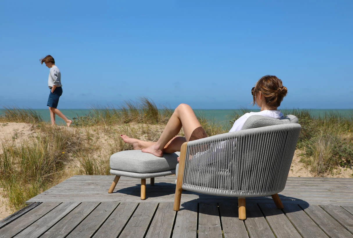 Mobilier d'extérieur moderne : durabilité, polyvalence et style pour chaque espace de vie extérieur